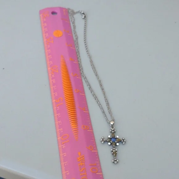 Gorgeous Cross Necklace  jewelry necklace - Picture 6 of 9